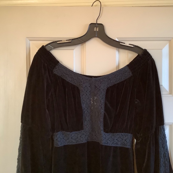 I.N.C Velvet Crochet Bell Sleeve Top Black SZ L - Picture 2 of 11